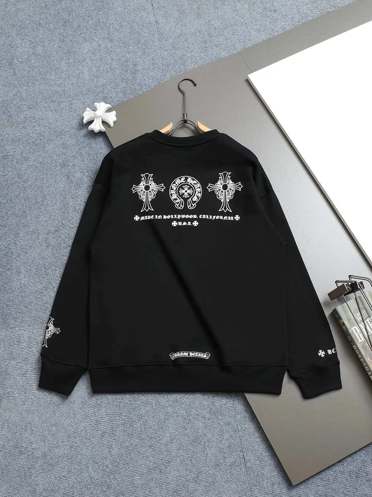 P230 Chrome hearts ch Chrome hearts cross horseshoe LOGO printed round neck sweatshirt, large version, loose and stylish, low version, slim version, upper body and pulled hips, 100% commitment: top quality, not fast food, the highest version on the market, top quality, 420 grams, 26 counts of custom-dyed double yarn cotton, the same style for men and women, complete with three standards. Color: Black White Size: XS-L